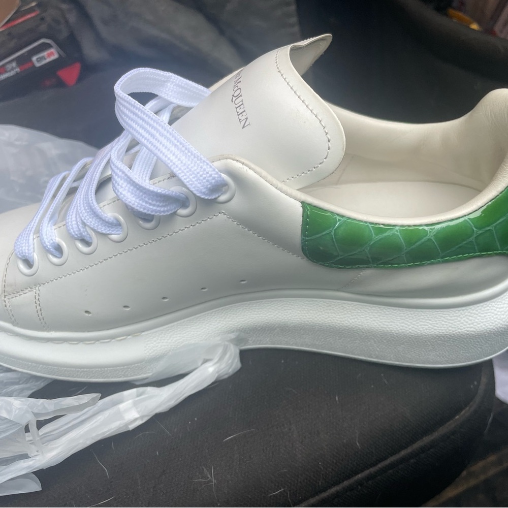 Alexander McQueen only use one time clean - Picture 3 of 4